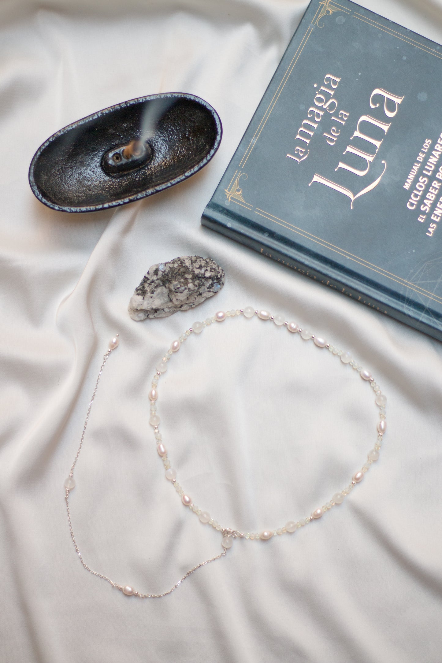 Collar Hechizo de Luna – Intuición, Feminidad y Protección.