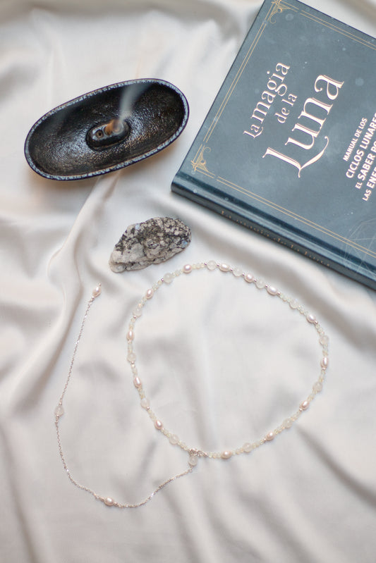 Collar Hechizo Lunar – Intuición, Feminidad y Protección.