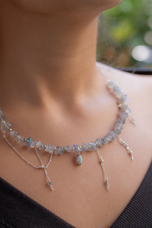 Guardiana de la Noche – Intuición, Protección y Transformación