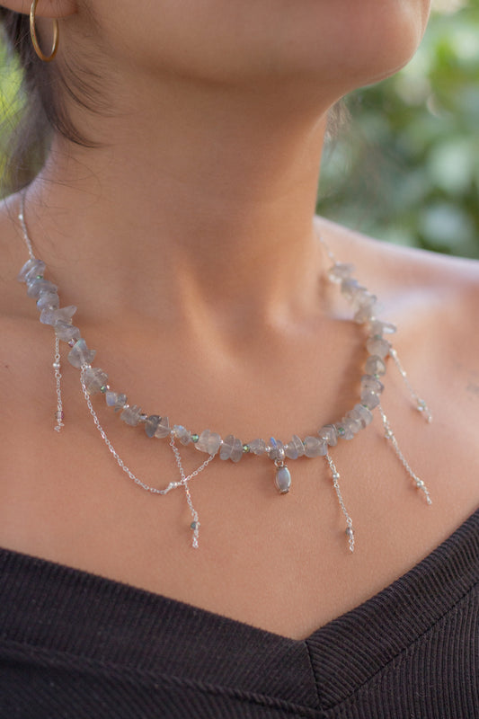 Guardiana de la Noche – Intuición, Protección y Transformación